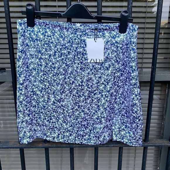 Zara 🐾 NWT Blue & White FLORAL PRINT MINI SKIRT Size Large - Picture 2 of 10